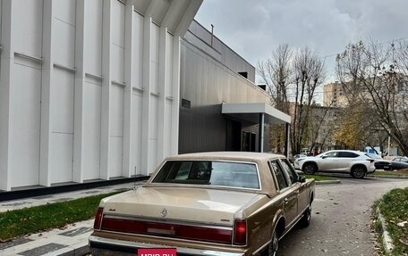 Lincoln Town Car II, 1985 год, 2 100 000 рублей, 2 фотография