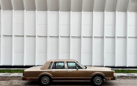 Lincoln Town Car II, 1985 год, 2 100 000 рублей, 3 фотография
