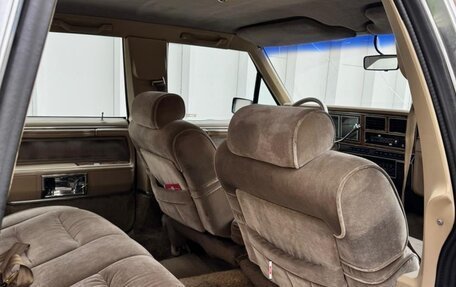 Lincoln Town Car II, 1985 год, 2 100 000 рублей, 11 фотография