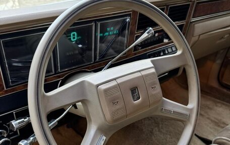 Lincoln Town Car II, 1985 год, 2 100 000 рублей, 10 фотография