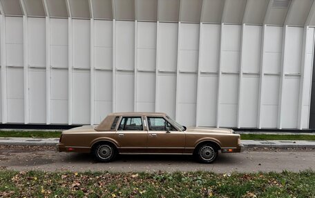 Lincoln Town Car II, 1985 год, 2 100 000 рублей, 5 фотография