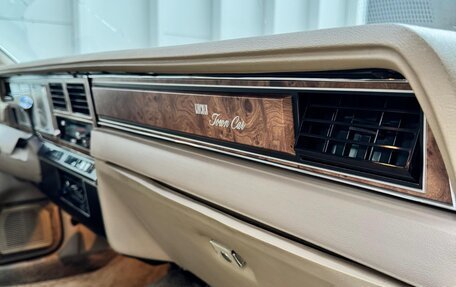 Lincoln Town Car II, 1985 год, 2 100 000 рублей, 14 фотография