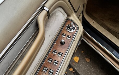 Lincoln Town Car II, 1985 год, 2 100 000 рублей, 17 фотография