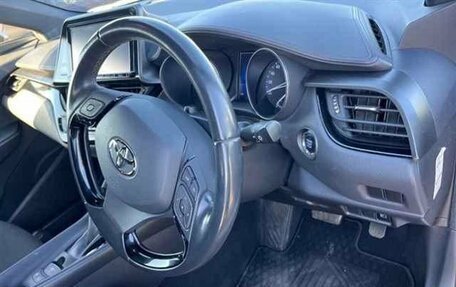 Toyota C-HR I рестайлинг, 2019 год, 1 730 000 рублей, 5 фотография