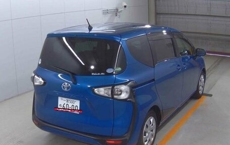 Toyota Sienta II, 2017 год, 1 405 000 рублей, 4 фотография