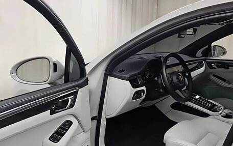 Porsche Macan I рестайлинг, 2022 год, 12 090 000 рублей, 3 фотография