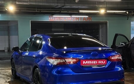 Toyota Camry, 2018 год, 1 899 000 рублей, 2 фотография