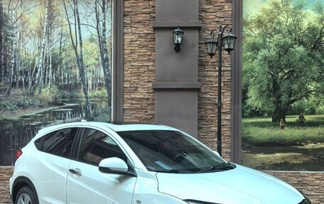 Honda Vezel, 2021 год, 1 630 000 рублей, 2 фотография