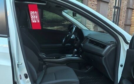 Honda Vezel, 2021 год, 1 630 000 рублей, 5 фотография