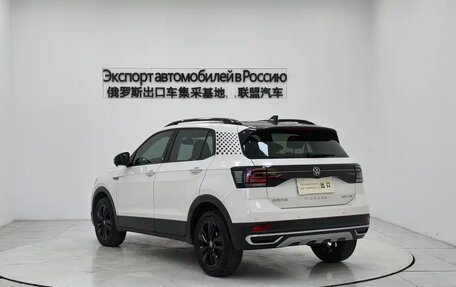 Volkswagen T-Cross I, 2022 год, 1 800 000 рублей, 5 фотография