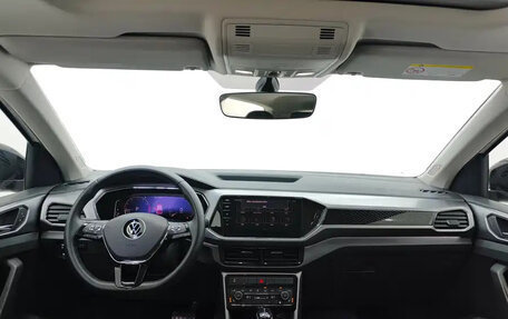 Volkswagen T-Cross I, 2022 год, 1 800 000 рублей, 9 фотография