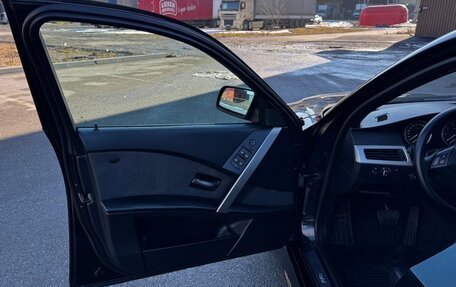 BMW 5 серия, 2004 год, 950 000 рублей, 18 фотография