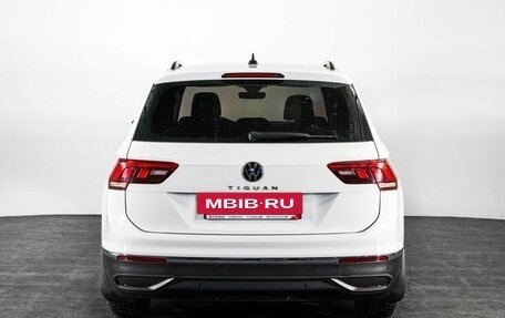 Volkswagen Tiguan II, 2021 год, 2 710 000 рублей, 4 фотография