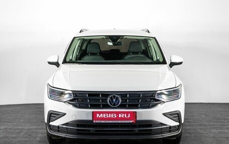 Volkswagen Tiguan II, 2021 год, 2 710 000 рублей, 2 фотография