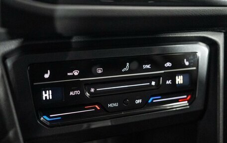 Volkswagen Tiguan II, 2021 год, 2 710 000 рублей, 13 фотография