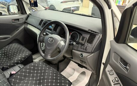 Toyota ISis I, 2011 год, 1 179 000 рублей, 10 фотография