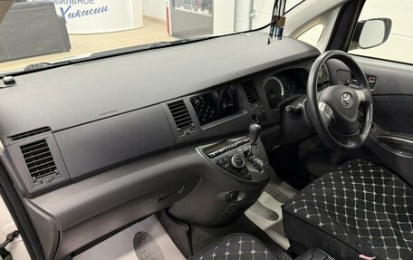 Toyota ISis I, 2011 год, 1 179 000 рублей, 13 фотография