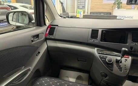 Toyota ISis I, 2011 год, 1 179 000 рублей, 14 фотография