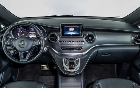 Mercedes-Benz V-Класс, 2019 год, 4 819 000 рублей, 10 фотография