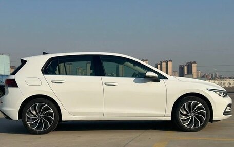 Volkswagen Golf VIII, 2022 год, 1 900 000 рублей, 6 фотография