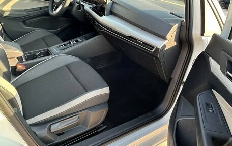 Volkswagen Golf VIII, 2022 год, 1 900 000 рублей, 14 фотография