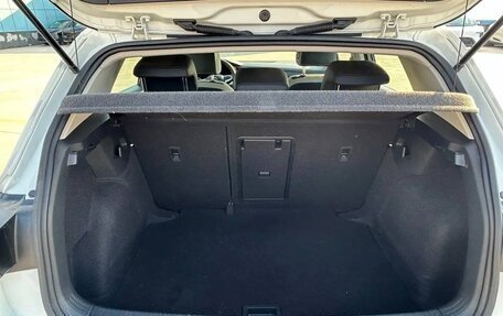 Volkswagen Golf VIII, 2022 год, 1 900 000 рублей, 16 фотография