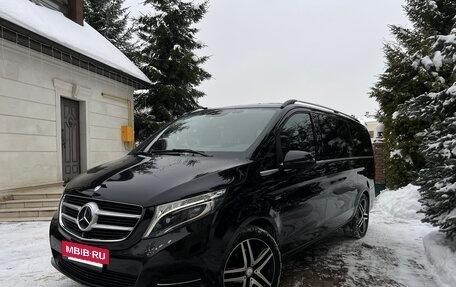 Mercedes-Benz V-Класс, 2017 год, 5 050 000 рублей, 13 фотография