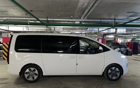 Hyundai Staria, 2024 год, 5 800 000 рублей, 3 фотография