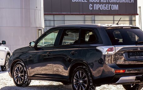 Mitsubishi Outlander III рестайлинг 3, 2014 год, 1 355 000 рублей, 8 фотография