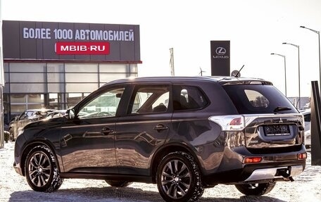 Mitsubishi Outlander III рестайлинг 3, 2014 год, 1 355 000 рублей, 4 фотография