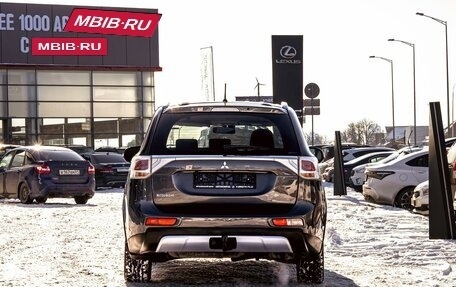 Mitsubishi Outlander III рестайлинг 3, 2014 год, 1 355 000 рублей, 5 фотография