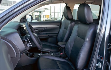 Mitsubishi Outlander III рестайлинг 3, 2014 год, 1 355 000 рублей, 11 фотография