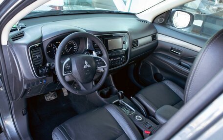 Mitsubishi Outlander III рестайлинг 3, 2014 год, 1 355 000 рублей, 13 фотография