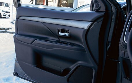 Mitsubishi Outlander III рестайлинг 3, 2014 год, 1 355 000 рублей, 12 фотография