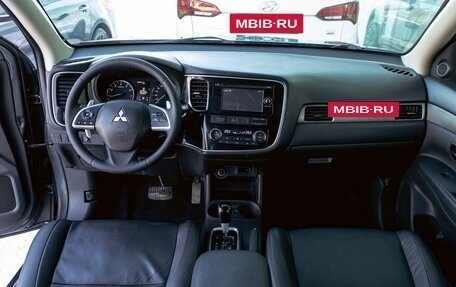 Mitsubishi Outlander III рестайлинг 3, 2014 год, 1 355 000 рублей, 15 фотография