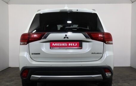 Mitsubishi Outlander III рестайлинг 3, 2017 год, 1 599 000 рублей, 5 фотография