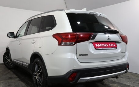 Mitsubishi Outlander III рестайлинг 3, 2017 год, 1 599 000 рублей, 4 фотография