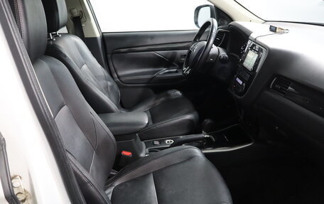 Mitsubishi Outlander III рестайлинг 3, 2017 год, 1 599 000 рублей, 12 фотография