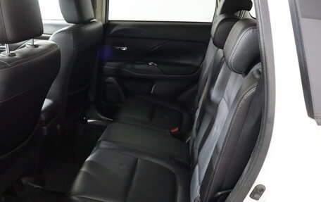 Mitsubishi Outlander III рестайлинг 3, 2017 год, 1 599 000 рублей, 14 фотография