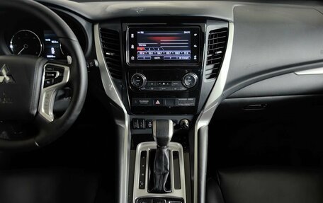 Mitsubishi Pajero Sport III рестайлинг, 2020 год, 2 848 000 рублей, 15 фотография