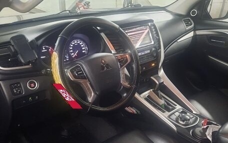 Mitsubishi Pajero Sport III рестайлинг, 2018 год, 3 150 000 рублей, 2 фотография