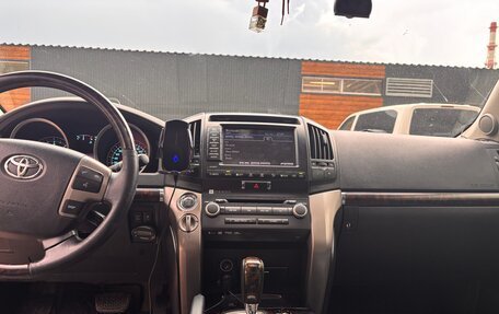 Toyota Land Cruiser 200, 2010 год, 2 770 000 рублей, 10 фотография