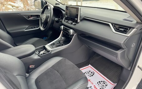 Toyota RAV4, 2021 год, 4 650 000 рублей, 8 фотография