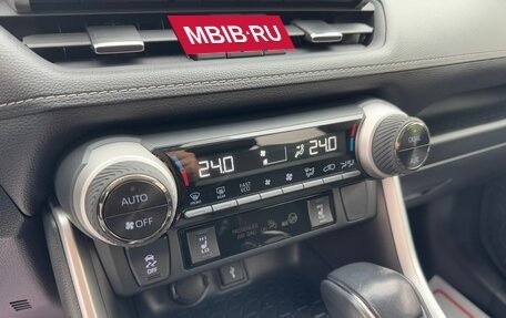 Toyota RAV4, 2021 год, 4 650 000 рублей, 12 фотография