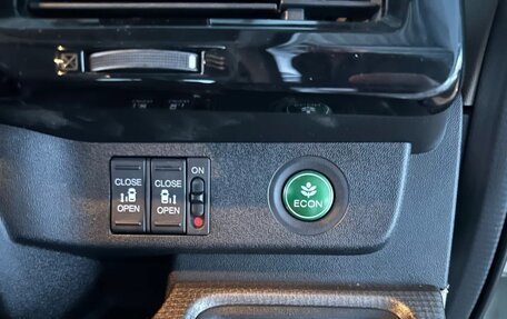 Honda Stepwgn IV, 2016 год, 1 400 000 рублей, 13 фотография