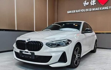 BMW 1 серия, 2023 год, 1 800 000 рублей, 3 фотография
