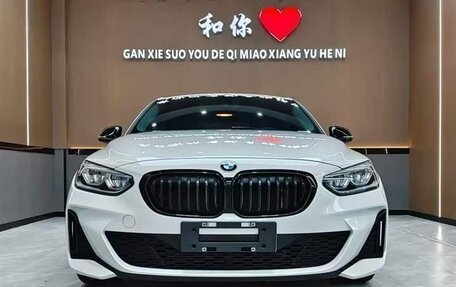 BMW 1 серия, 2023 год, 1 800 000 рублей, 2 фотография