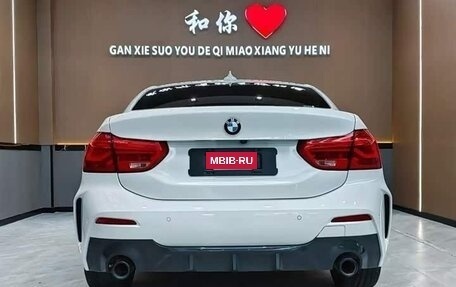 BMW 1 серия, 2023 год, 1 800 000 рублей, 6 фотография