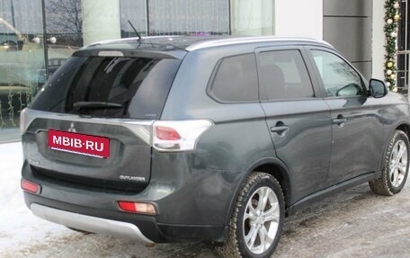 Mitsubishi Outlander III рестайлинг 3, 2014 год, 1 345 000 рублей, 2 фотография