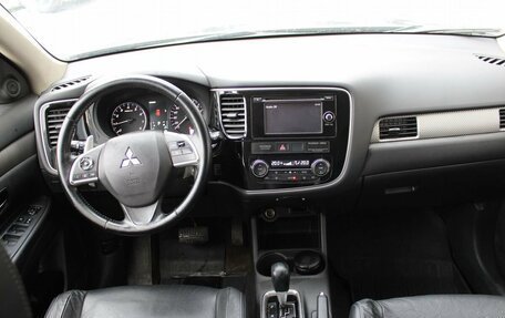 Mitsubishi Outlander III рестайлинг 3, 2014 год, 1 345 000 рублей, 8 фотография